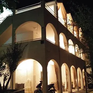 kilic-apartments.hotels-in-trogir.com/