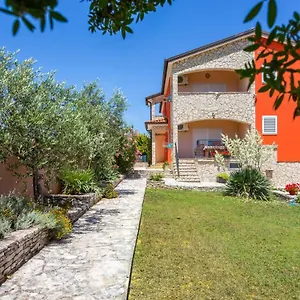 villa-orange-ii.pula-hotels.org/