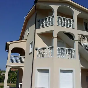 apartmani-slavko.pula-hotels.org/